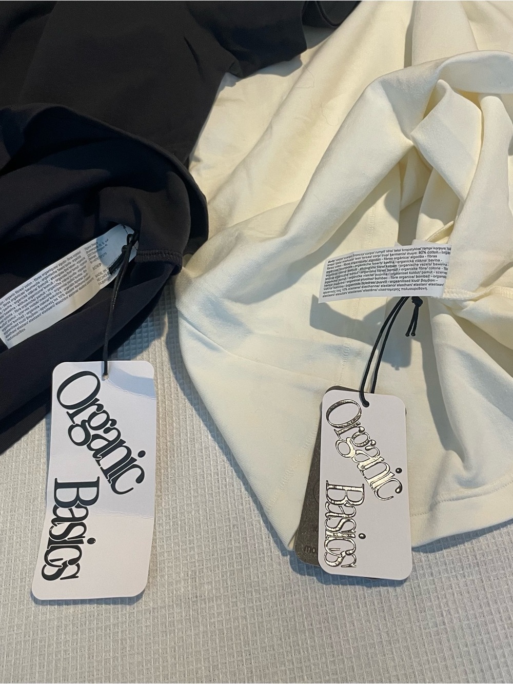 Organic Basics Flex Tee 2-Pack Black & Off White Organic Cotton Stretch T-Shirts - Picture 4 of 8
